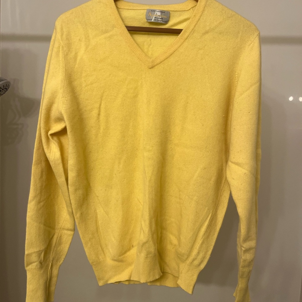 Aquascutum London cashmere V-Neck Yellow Sweater